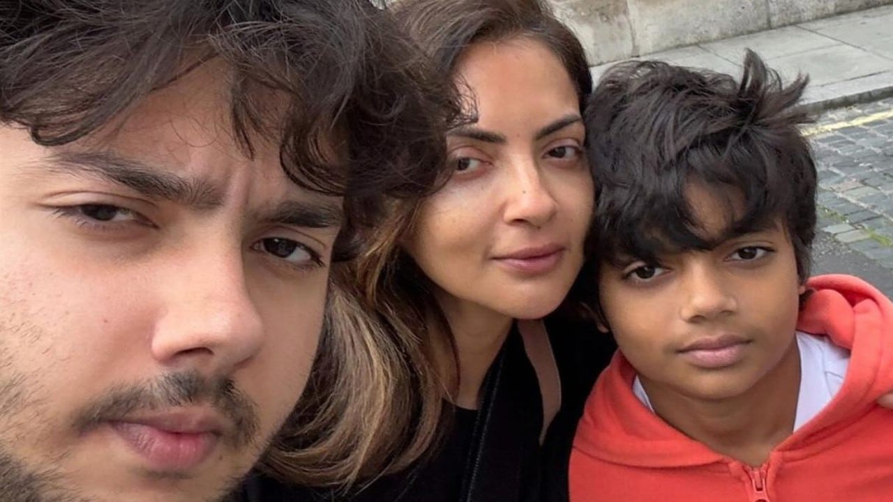 Sohail Khan Holidays In London With Seema And Sons