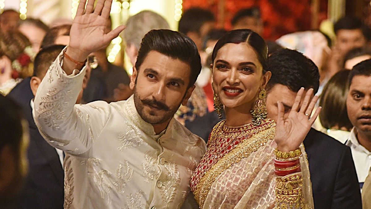 Ranveer Singh Rocks Ambani Ganpati Bash With Dance & Chants
