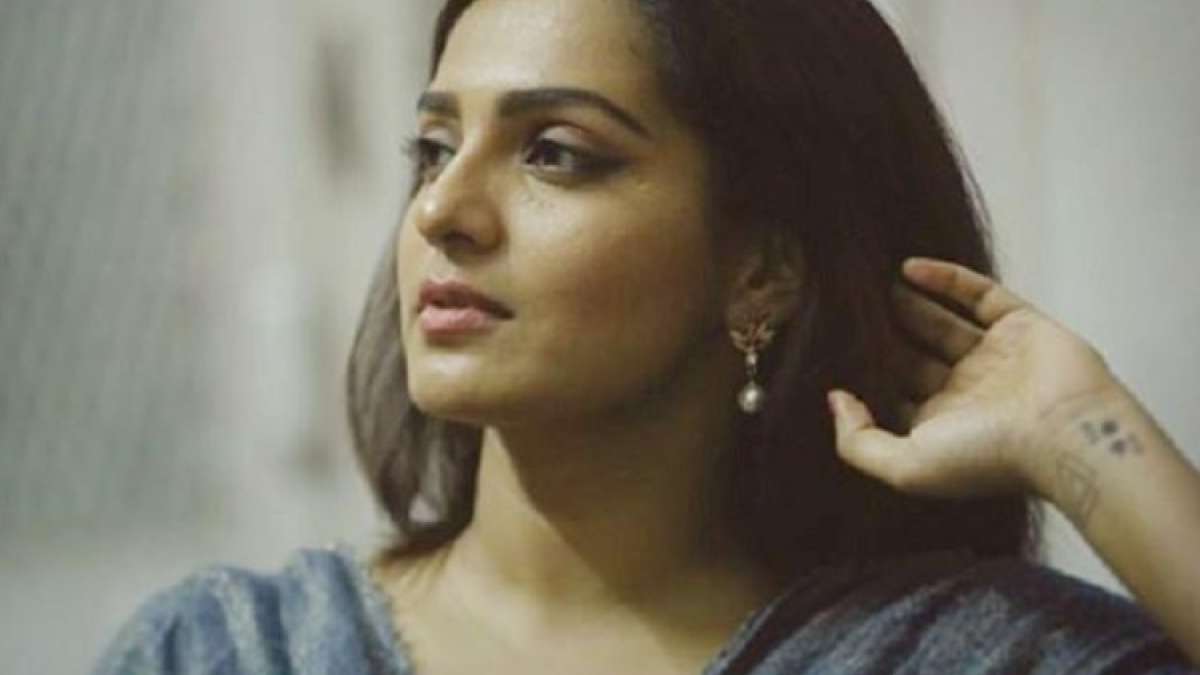 “Parvathy Hangs Out With Hrithik & Teases Project