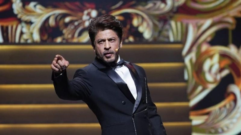 SRK Back As Filmfare Host After 17 Years